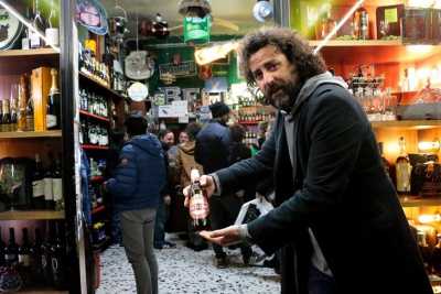  La "piazzetta della sprite", patria delle enoteche di Bari: �Qui dove impera la Peroni�